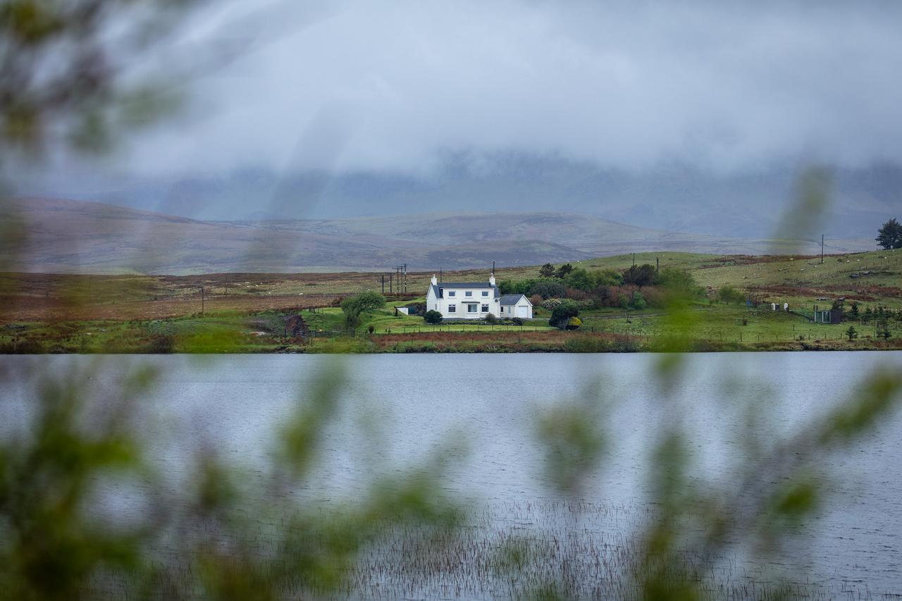 Lochside Villa Staffin Exterior photo